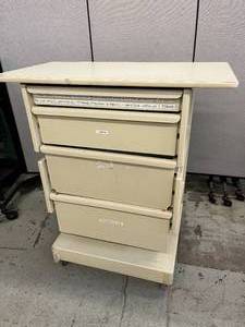 lot 66 image: 4-Drawer Mobile Medical Cart Cabinet - In Good Condition