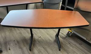 lot 61 image: Super Nice Laminate Top Multi-Purpose Mobile Work Office Trainng Table - Wheels On Two Feet For Good Maneuverability In Great Condition 30 x 56.5 x 29.5