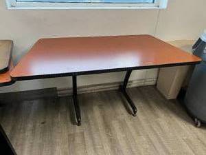 lot 62 image: Super Nice Laminate Top Multi-Purpose Mobile Work Office Trainng Table - Wheels On Two Feet For Good Maneuverability In Great Condition&nbsp29 x 28.5 x 57