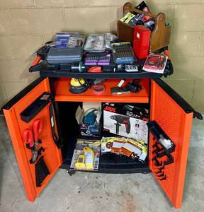 lot 74 image: Black and Decker Rolling Tool Cabinet with assorted tools