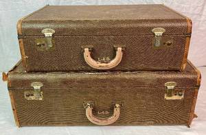 lot 152 image: Set of 2 Vintage Suitcases