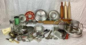 lot 61 image: Vintage Kitchen - Amazing Selection of Kitchen Tools & Pans