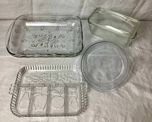 lot 70 image: Vintage Kitchen Glassware from Fire King, Indiana Glass, Westinghouse, Anchor Hocking