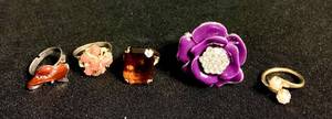 lot 145 image: Costume Jewelry Cocktail Rings - 5 rings