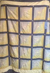 lot 43 image: Vintage Hand Tied Quilt -90 x 87