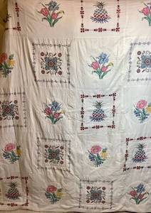 lot 45 image: Vintage Floral Lightweight Quilt - 80 x 124