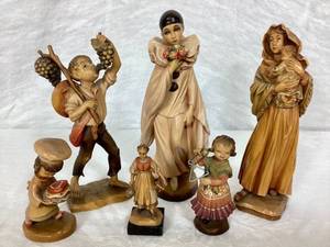 lot 51 image: Vintage Anri Hand Carved Wood Figurines from Italy - 6 piece