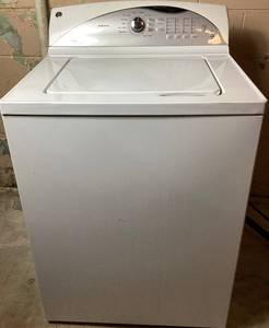 lot 56 image: GE Adora Hydro Wave Quiet Agitator Washing Machine