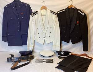 lot 79 image: USA Military Uniforms and Shoulder Boards