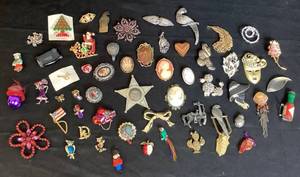 lot 147 image: Vintage Brooches & Pins - 50
