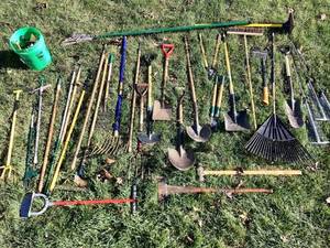 lot 173 image: Yard and Garden Tool Lot
