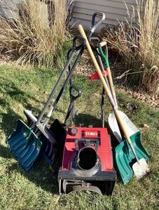lot 177 image: Toro Snowblower and Snow Essentials Bundle