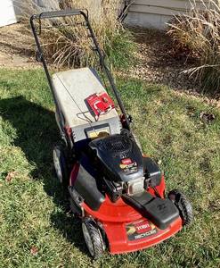 lot 178 image: Toro Recycler Gas Lawn Mower with Kohler Engine 149CC plus bagger