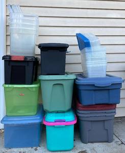 lot 199 image: 26 Smaller Sized Plastic Storage Totes - Various Sizes