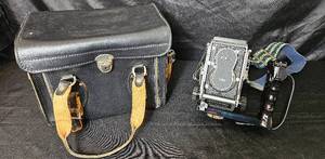 lot 11 image: Vintage Mamiya C3 Professional Dual Lens Camera and Carry Case