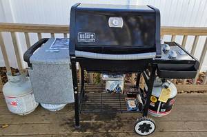 lot 7 image: Weber Genesis Silver B LP Gas Grill with 3 Propane Tanks