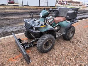 lot 2 image: Used 1997 Polaris Xplorer 400 4x4 ATV with Snow Plow Attachment