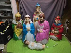 lot 10 image: Set of 5 Vintage Christmas Blow Mold Lawn Decorations - Nativity Scene Figures
