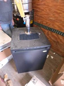 lot 51 image: Keg Cooler Beer Dispenser Model HS-309B with Tapping System