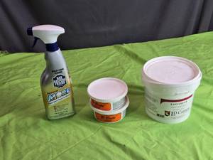 lot 67 image: Lot of 3 Cleaning Products B-Brite Cleanser and Bar Keepers Friend Spray