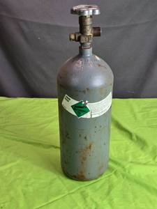 lot 69 image: Used Carbon Dioxide CO2 Tank Cylinder - Non-Flammable Gas