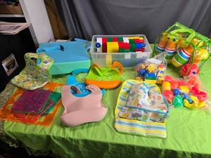 lot 104 image: Kids Educational Play Set with Bibs, Building Blocks, and Toys