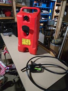 lot 105 image: Scepter 14 Gallon Fuel Tank with Hose and Nozzle