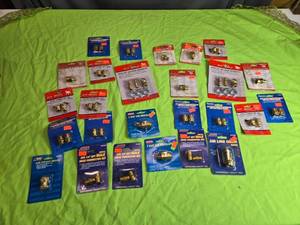 lot 207 image: Various Brass Air Hose Connectors and Accessories