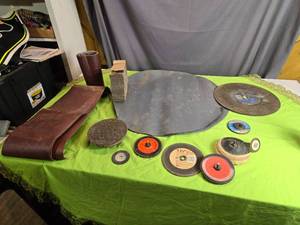 lot 233 image: Lot of Sanding Discs and Sandpaper Including 3M Products