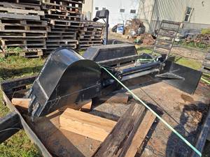 lot 2B image: GIYI Skid Steer Backhoe Attachment for Excavation