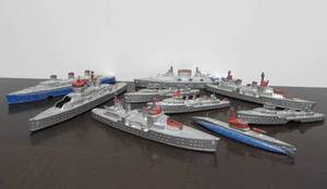 lot 52 image: Old Vintage Heavy Cast Metal Ships