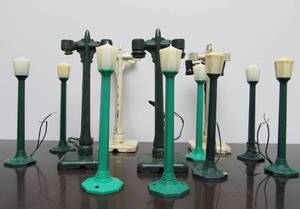 lot 53 image: Large Group of Vintage Model Train O Gauge Street Lamps