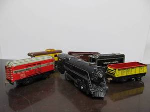 lot 59 image: Vintage O Gauge MARX Tin Litho Train Set 