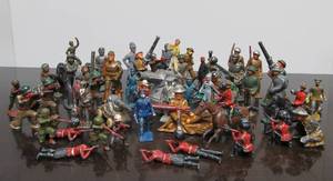 lot 64 image: LARGE Lot of Vintage Painted Lead Soldiers etc