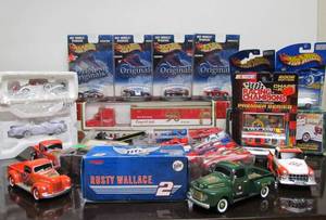 lot 92 image: Lot of Assorted Diecast Vehicles