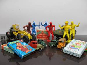 lot 93 image: Lot of Assorted Vintage Toys Cars, Figures, Cannon, Tank etc
