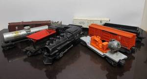 lot 96 image: Group of Vintage O Gauge Trains - Lionel & American Flyer