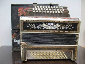 lot 108 image: Very Nice VintageAntique PAOLO SOPRANI Italian Accordion