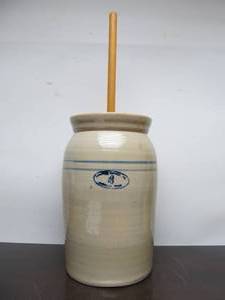 lot 109 image: Nice Vintage 4 Gallon Stoneware Buttern Churn wLid