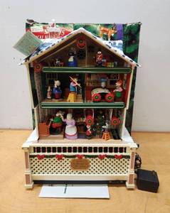 lot 178 image: MR. CHRISTMAS Santas Musical Workshop wBox