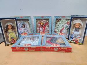 lot 182 image: Lot of 7 Mint in Box Vintage DOLLS OF ALL NATIONS