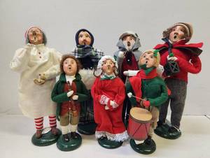 lot 124 image: Lot of 7 BYERS CHOISE Christmas Caroler Figures