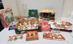 lot 132 image: Estate Lot of Assorted Vintage Christmas Decorations etc