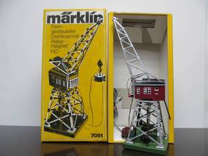 lot 155 image: Quality MARKLIN HO Scale Rotating Electric Crane wMagnet Control Hook