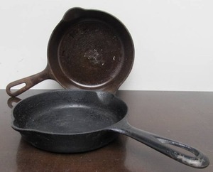 lot 167 image: 2 Cast Iron GRISWOLD Skillets #3 & #4