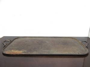 lot 173 image: Large Antique Cast Iron Griddle