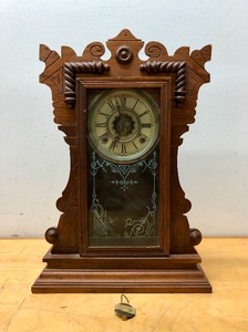 lot 192 image: Great Old Antique Mantel Clock wGriffins