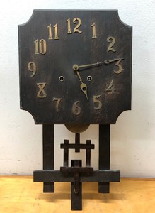 lot 193 image: Nice Antique Arts & Crafts Mission Oak Wall Clock