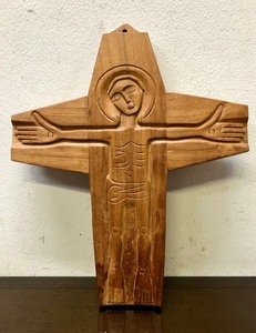 lot 198 image: Vintage Hand Carved Folk Art Wood Cross