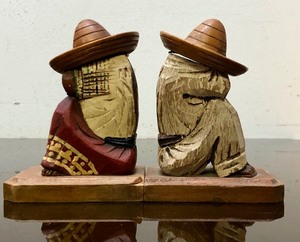 lot 270 image: Vintage Mexican Folk Art Carved Bookend  Candle Holder Set
